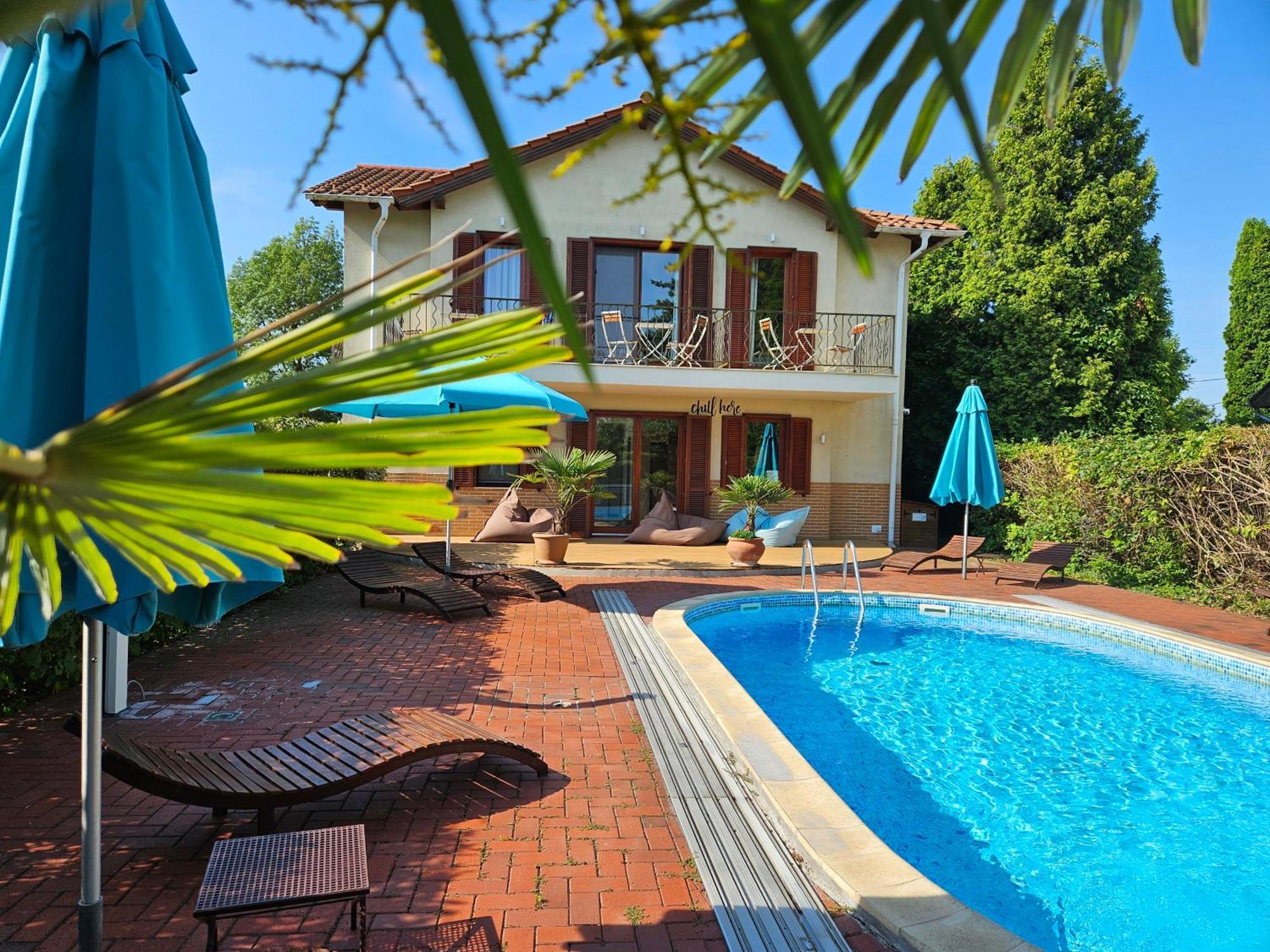 Hullam Villa B&B Балатонмариафюрдё Экстерьер фото