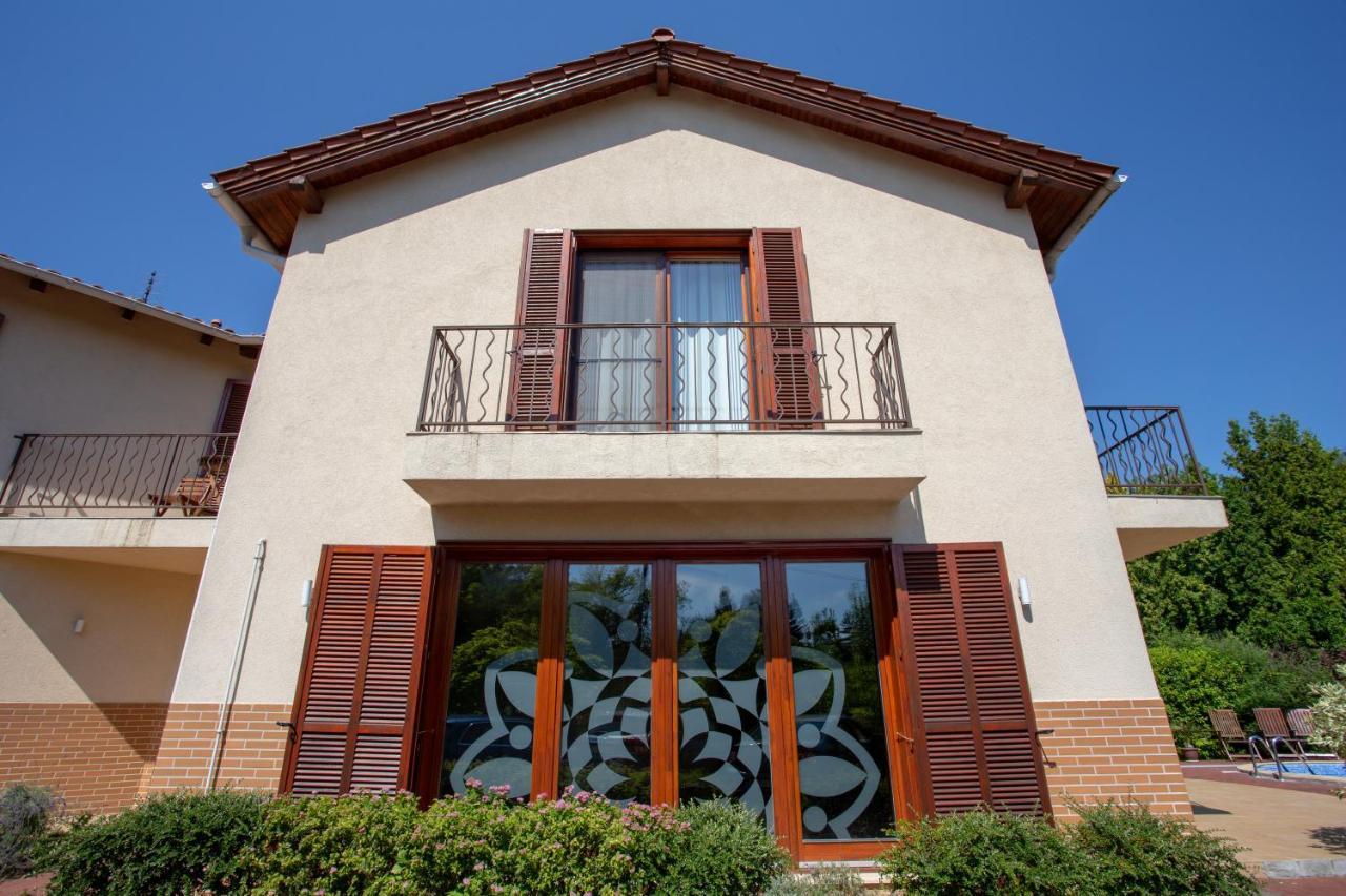 Hullam Villa B&B Балатонмариафюрдё Экстерьер фото
